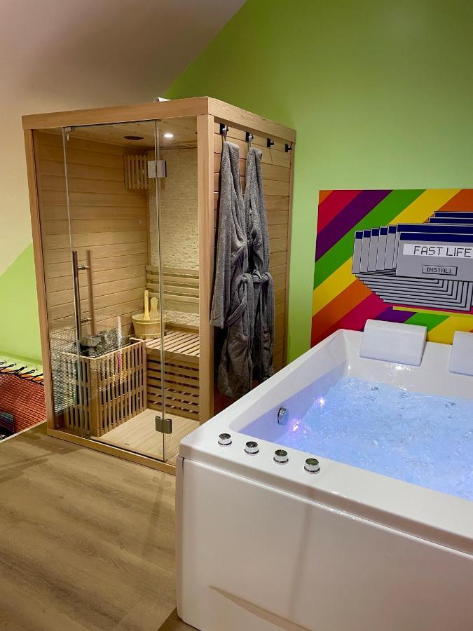 Capsule Forever Young - Jacuzzi - Sauna - Billard - Arcade De Jeux - Netflix & Home Cinema - Ping Pong Hastiere-par-dela Luaran gambar